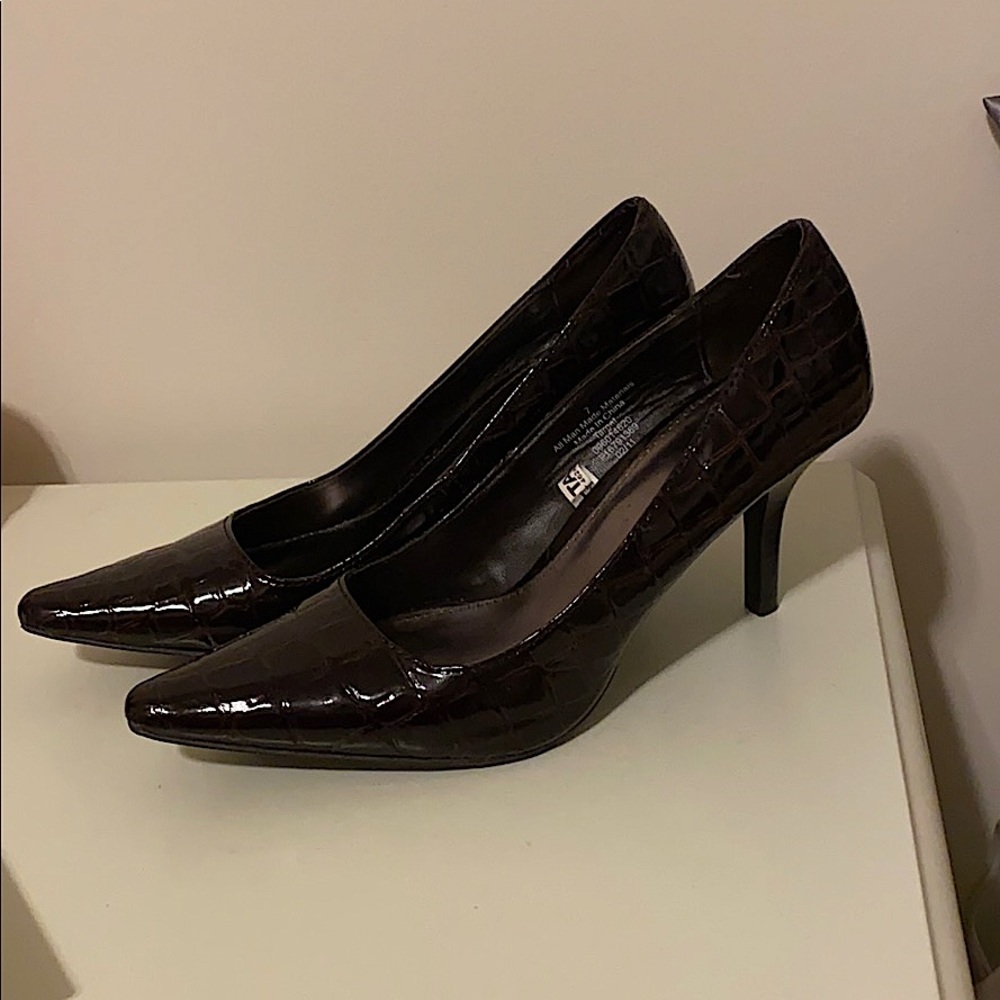 Dark brown textured heels
